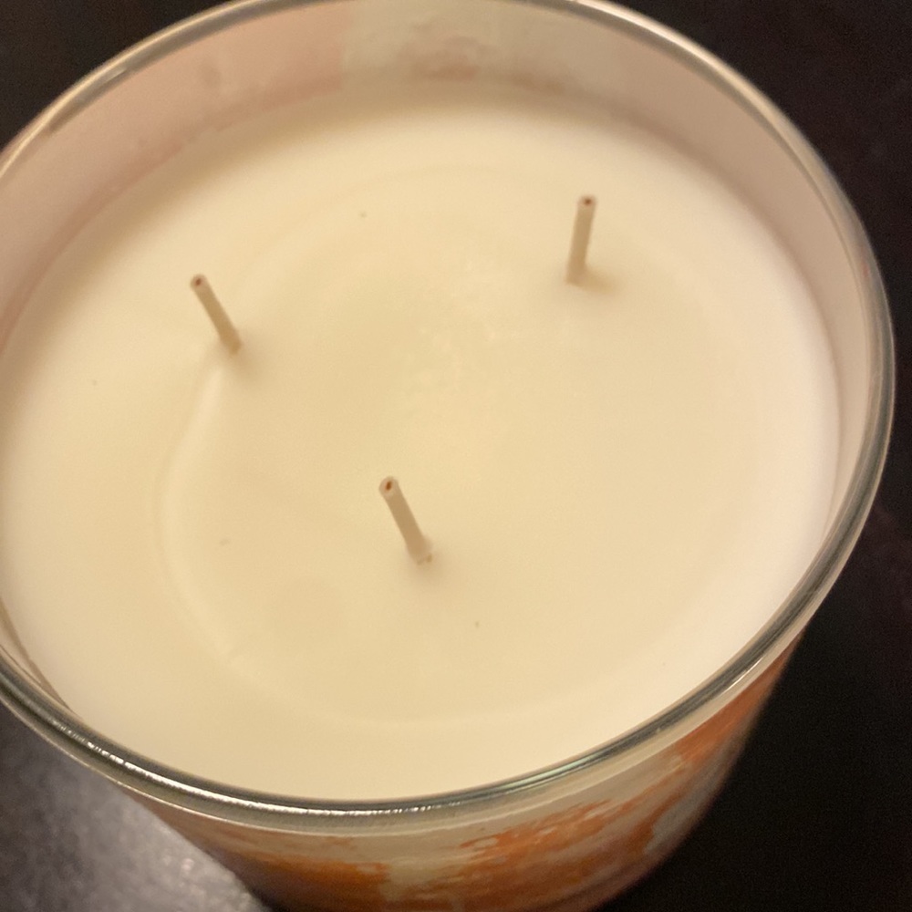 Brand new bath and body works candle - Picture 2 of 3